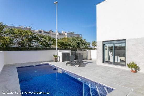 Villas adosadas de obra nueva con piscina privada en la zona de Daya Nueva, Costa Blanca - ALICANTE