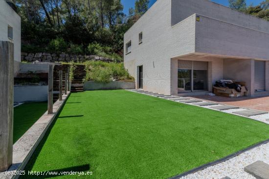 CASA DE OBRE NUEVA, EN SANT FELIU DEL RACÓ. - BARCELONA