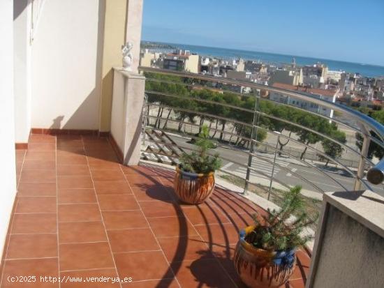  CASA ADOSADA DE 4 HABITACIONES CON GRAN ALMACEN - TARRAGONA 