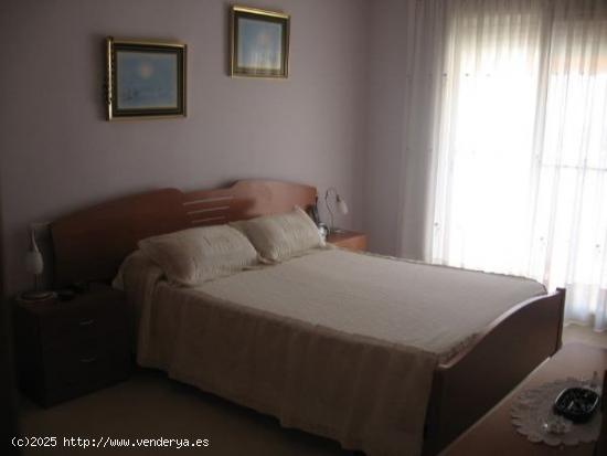 CASA ADOSADA DE 4 HABITACIONES CON GRAN ALMACEN - TARRAGONA