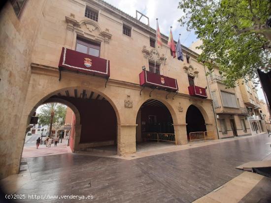 Gran piso en el centro de aspe y con ascensor a este precio...... - ALICANTE