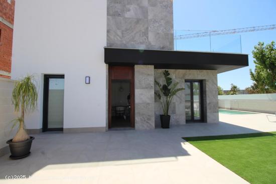 Complejo de 15 villas en Pilar de la Horadada - ALICANTE