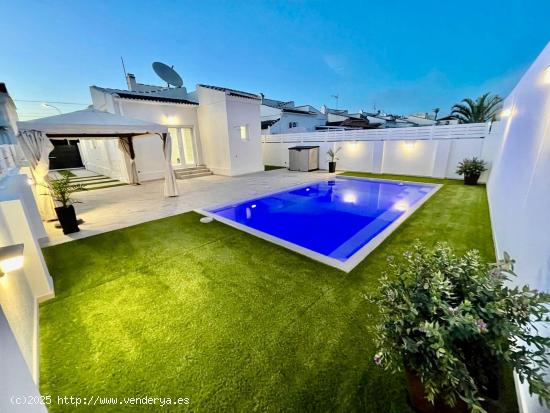 VILLA EN SAN LUIS CON 300 M2 DE PARCELA. 3 DORM. 2 BAÑOS. PISCINA PRIVADA. - ALICANTE