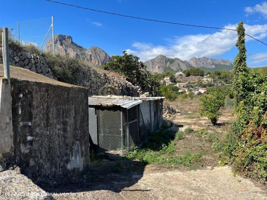 ¡Oportunidad única en Polop! Terreno rústico a la venta muy cerca del centro del pueblo. - ALICAN