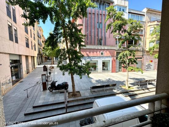 Piso de 200 m2 con 2 entradas independientes - BARCELONA