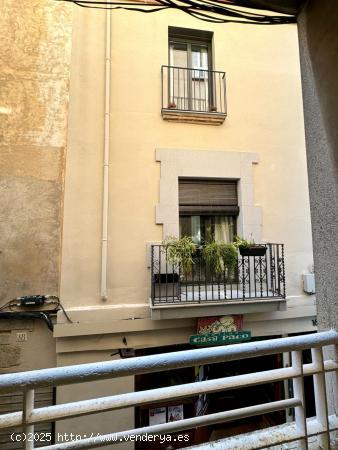 Piso de 200 m2 con 2 entradas independientes - BARCELONA