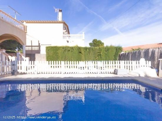 Bonita casa con piscina a 500 mts de la playa en Calafat - Tiene HUTTE - TARRAGONA