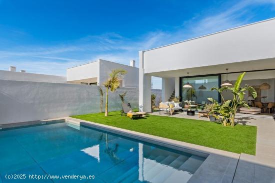 VILLAS DE OBRA NUEVA EN MAR DE CRISTAL - MURCIA