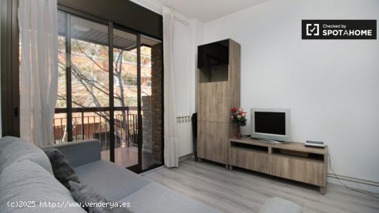 Apartamento de 4 dormitorios con balcón en alquiler en Eixample Esquerra - BARCELONA