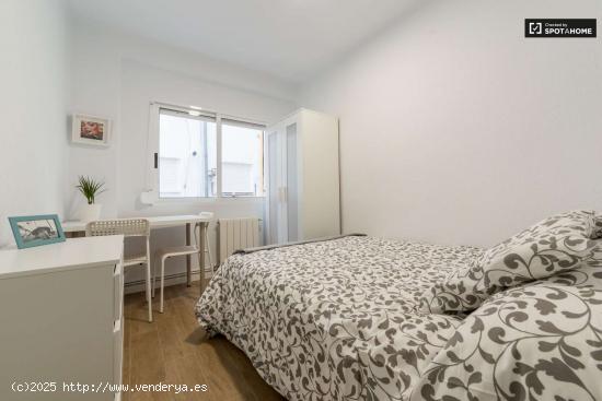  Acogedora habitación en un apartamento de 5 dormitorios en L'Eixample - VALENCIA 