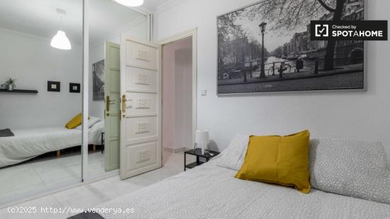 Habitación ordenada en alquiler en el apartamento de 5 dormitorios en Benimaclet - VALENCIA