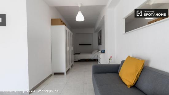 Habitación luminosa en alquiler en apartamento de 5 dormitorios en Benimaclet - VALENCIA