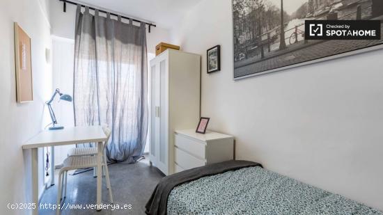 Habitación luminosa en alquiler en un apartamento de 5 dormitorios en El Pla del Real - VALENCIA