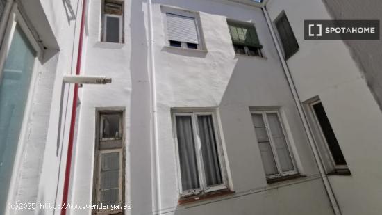 Encantadora habitación en alquiler en un apartamento de 7 dormitorios en La Latina - MADRID