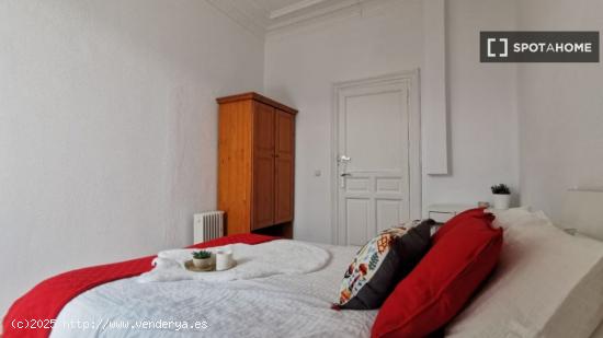 Relajante habitación con calefacción en piso compartido, Puerta del Sol - MADRID