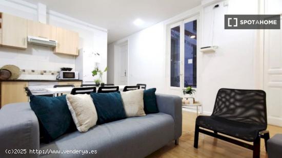 Relajante habitación con calefacción en piso compartido, Puerta del Sol - MADRID