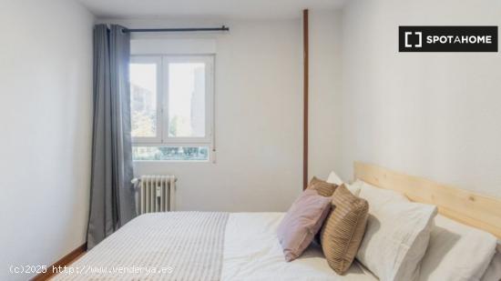 ¡Habitaciones en alquiler en piso de 4 dormitorios en Madrid! - MADRID