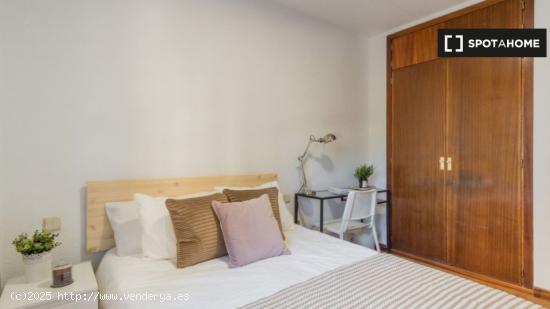 ¡Habitaciones en alquiler en piso de 4 dormitorios en Madrid! - MADRID