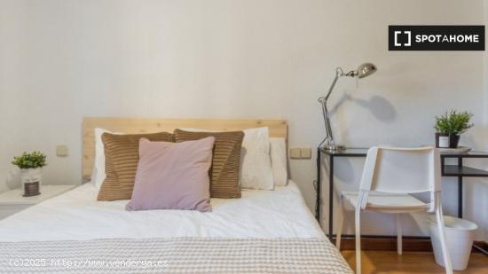 ¡Habitaciones en alquiler en piso de 4 dormitorios en Madrid! - MADRID