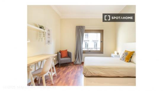 Alquiler de habitaciones en piso de 4 habitaciones cerca de Plaça Catalunya - BARCELONA