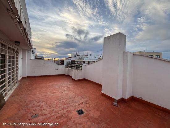 Amueblado Atico con vistas despejadas en el barrio Extramurs - VALENCIA