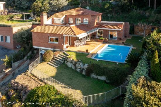  Espectacular Casa a 4 Vientos con Jardín y Piscina en Caldes d’Estrac, El Maresme - BARCELONA 