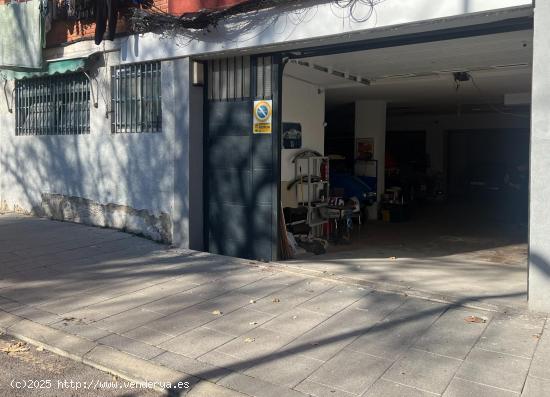 Espacioso y soleado local de 230 m² de una solo planta - MADRID