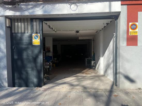 Espacioso y soleado local de 230 m² de una solo planta - MADRID