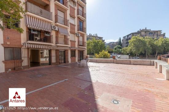  Piso con enorme terraza, y con plaza de garaje y trastero, junto al Paseo del Violón - GRANADA 