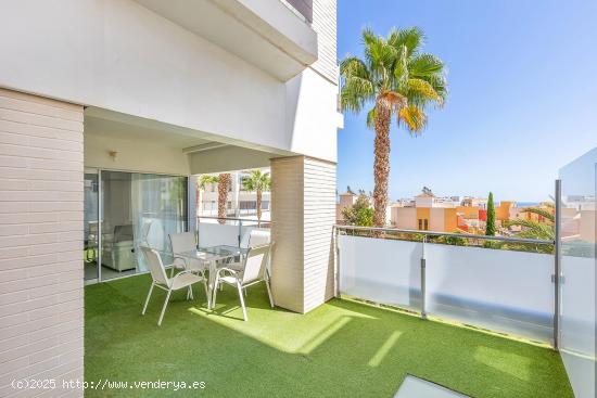 BONITO APARTAMENTO EN ORIHUELA COSTA. 2 DORM. 2 BAÑOS. GARAJE+TRASTERO. PISCINA. TERRAZA 20 M2. - A