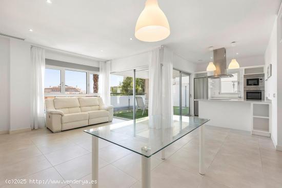 BONITO APARTAMENTO EN ORIHUELA COSTA. 2 DORM. 2 BAÑOS. GARAJE+TRASTERO. PISCINA. TERRAZA 20 M2. - A