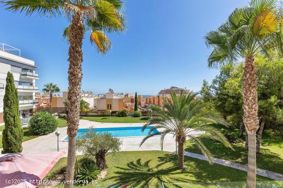  BONITO APARTAMENTO EN ORIHUELA COSTA. 2 DORM. 2 BAÑOS. GARAJE+TRASTERO. PISCINA. TERRAZA 20 M2. - A 