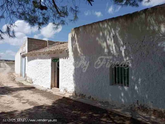 Casa de campo-Masía en Venta en Yecla Murcia