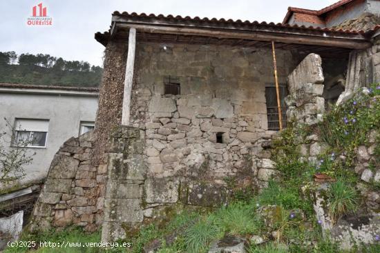 CASA PARA REFORMAR EN LA ZONA DE CASTRO DE BEIRO-AMOEIRO - ORENSE