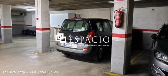 Parking de grandes dimensiones en muy buena zona!!! - BARCELONA