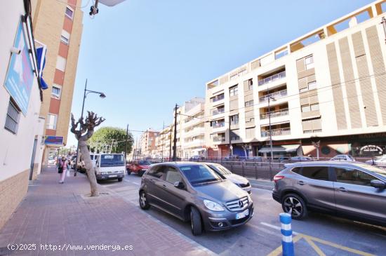 Local comercial amplio y muy bien situado destinado a comercio e industria. - ALICANTE