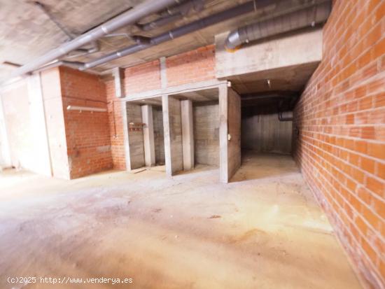  SE VENDE LOCAL COMERCIAL EN TERRASSA, ZONA ROC BLANC - BARCELONA 