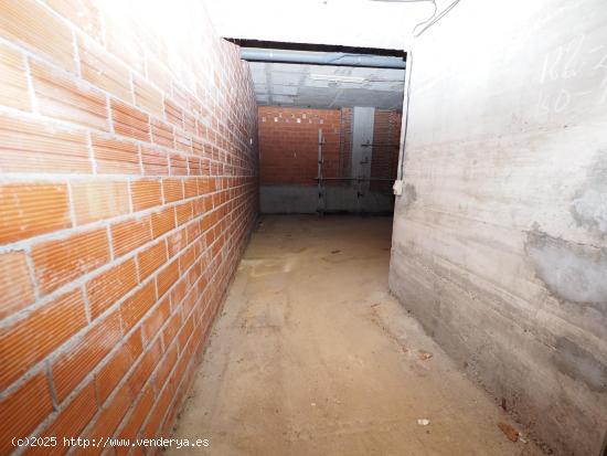 SE VENDE LOCAL COMERCIAL EN TERRASSA, ZONA ROC BLANC - BARCELONA