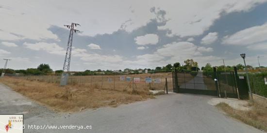 PARCELA DE 2500 M2 EN URBANIZACIÓN A LA SALIDA DEL VISO DEL ALCOR - SEVILLA