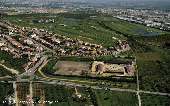 VENTA MAGNÍFICO CHALET EN URBANIZACIÓN ZAUDÍN CLUB DE GOLF (Sevilla) - SEVILLA