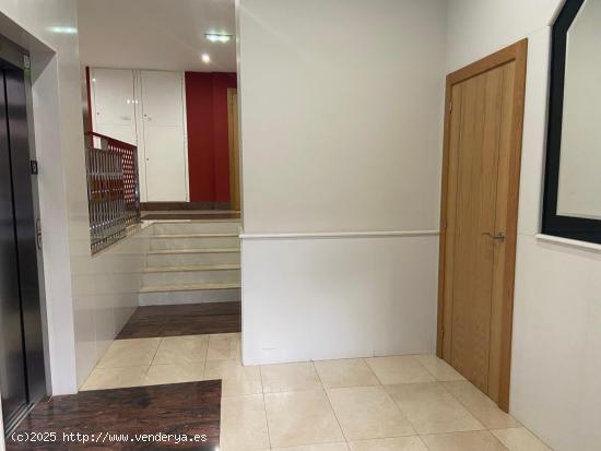 SE VENDE APARTAMENTO NUEVO EN EL CENTRO., COCINA, SALÓN, 2 HAB., 2 BAÑOS, TRASTERO Y PLAZA  DE GAR