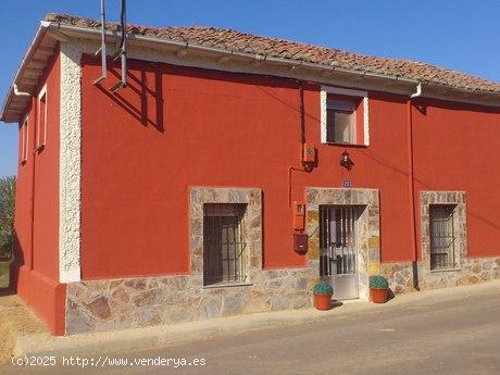 SE VENDE CASA REFORMADA EN VALDESAZ DE LOS OTEROS, REFORMADA - LEON