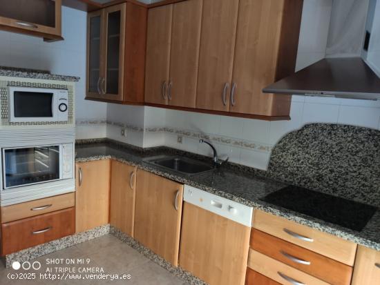  SE VENDE CHALET ADOSADO EN VALENCIA DE DON JUAN, AMUEBLADO, COCINA, SALÓN, 3 HAB, 2 BAÑOS, PATIO.  