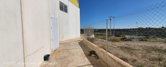 Se vende nave en P.I. Polvorines de Archena - MURCIA