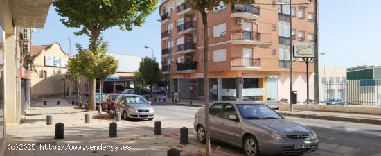  SE VENDE ESTUPENDO LOCAL COMERCIAL EN CARAVACA DE LA CRUZ - MURCIA 