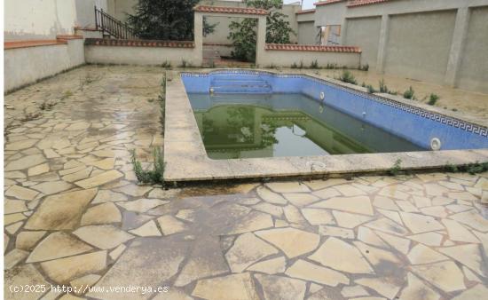 TERRENO URBANO  CON PISCINA A LA VENTA EN AGULLENT - VALENCIA