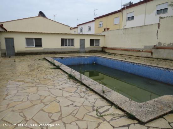 TERRENO URBANO  CON PISCINA A LA VENTA EN AGULLENT - VALENCIA