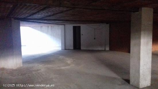 LOCAL COMERCIAL DE 430 M2 EN PONTEPEDRIÑA - A CORUÑA