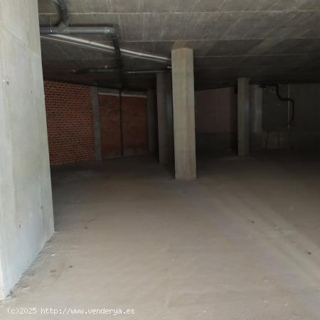 SE ALQUILA LOCAL DE 309M2 EN SANTA MARTA - A CORUÑA