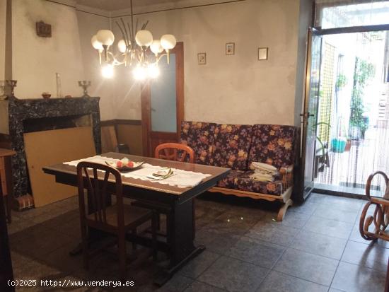 CENTRICA CASA EN VENTA PARA REFORMAR - BARCELONA